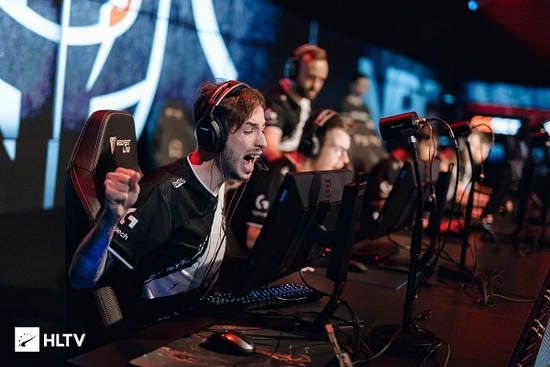 力而饱受怀 力而饱受怀